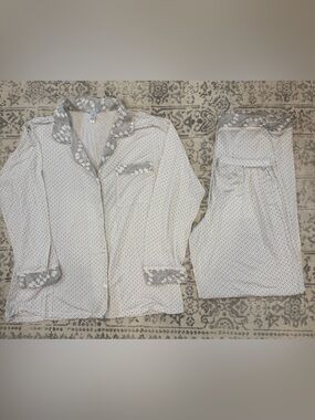 Eberjey Women’s Cream and Gray Pajama Set Size Medium